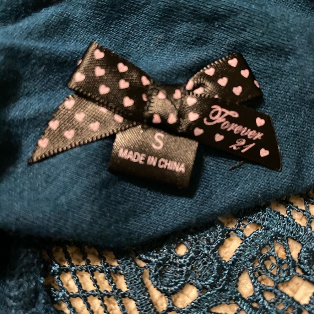 Gorgeous lace appliqué turquoise open back dress - Picture 4 of 4